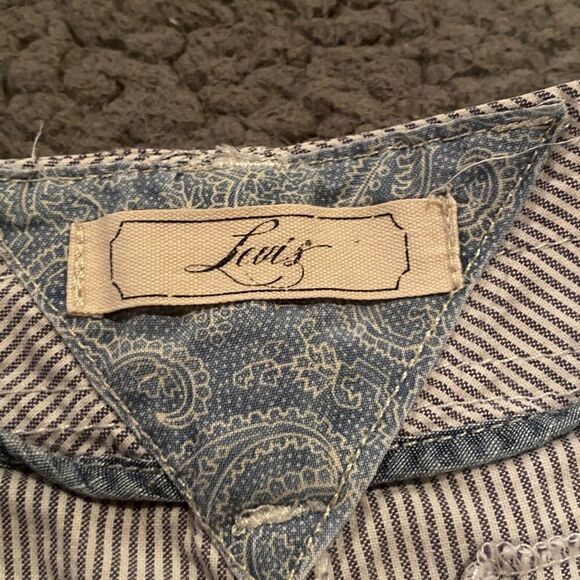 Levi’s Strip Shorts - Picture 5 of 13